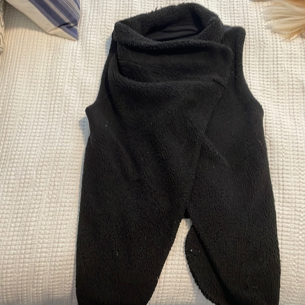 Alo yoga vest